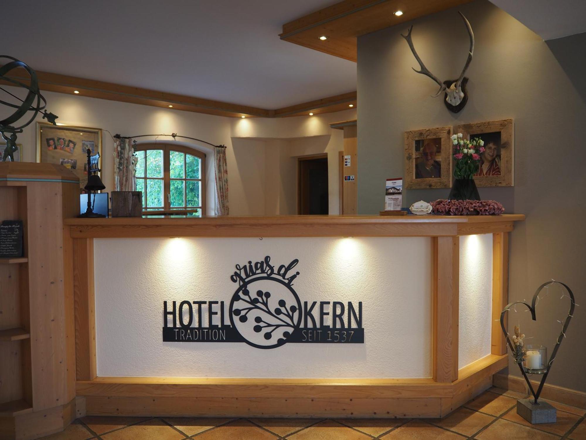 Hotel Garni Kern Halfing Exterior photo