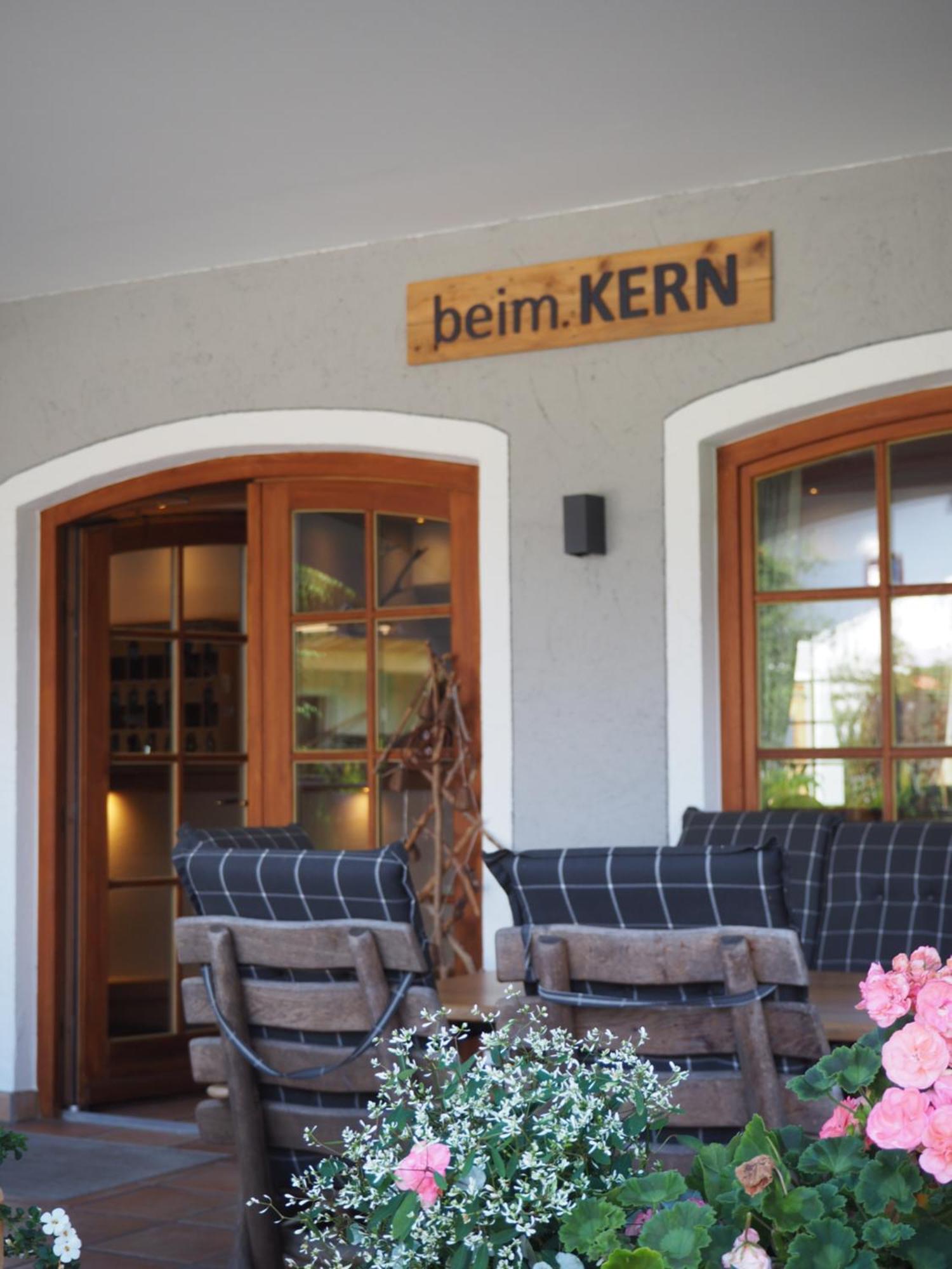 Hotel Garni Kern Halfing Exterior photo